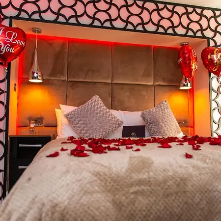 Aphrodite Suites Leeds *