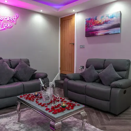 Aphrodite Suites Leeds Apartment *