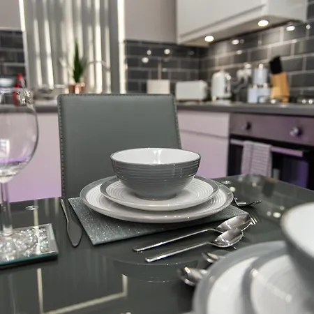 Aphrodite Suites Leeds Apartment *