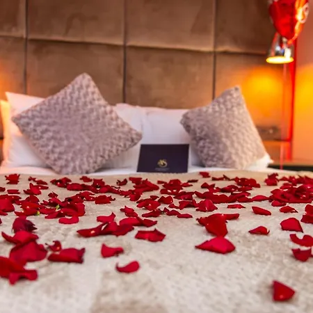 Aphrodite Suites Leeds *
